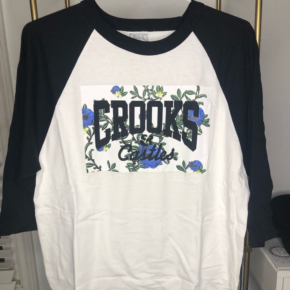 CROOKS & CASTLES baseball T shirt. size L
